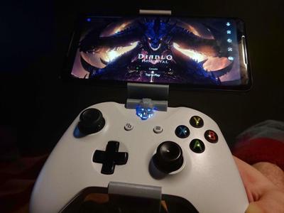 Xbox One Controller Phone Mount Remix with Skull
