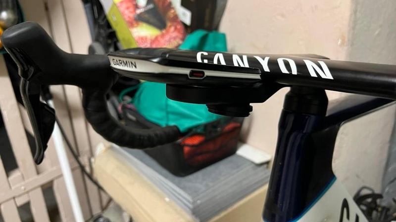 Canyon Cockpit Mount Airtag Addon