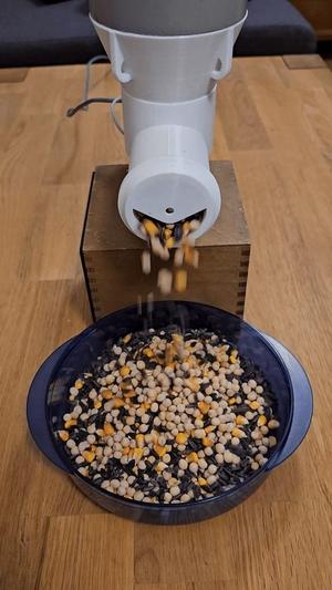 Smart Food Dispenser for Dogs, Cats, Birds and other pets, with integrated Weight Scale and WiFi for full smart home automation