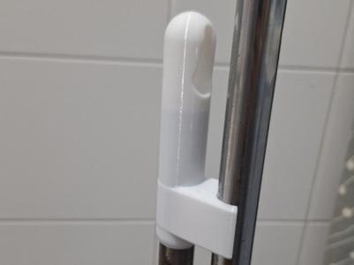 Dustpan handler with broom clip