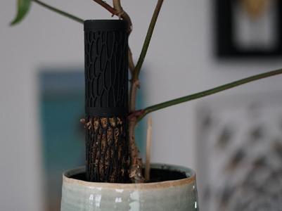 Modular moss poles with matching reservoir