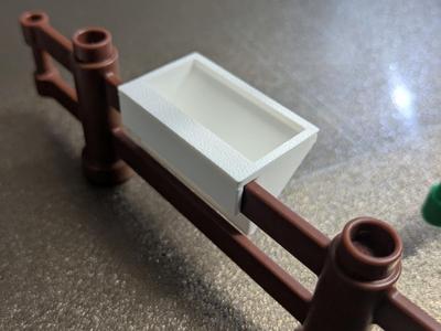 Food tray for duplo fence