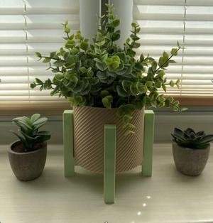 Spiral Vase with planter stand