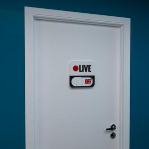 LIVE DOOR PLATE - ON AND OFF