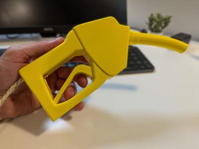 Fuel nozzle for bobby car