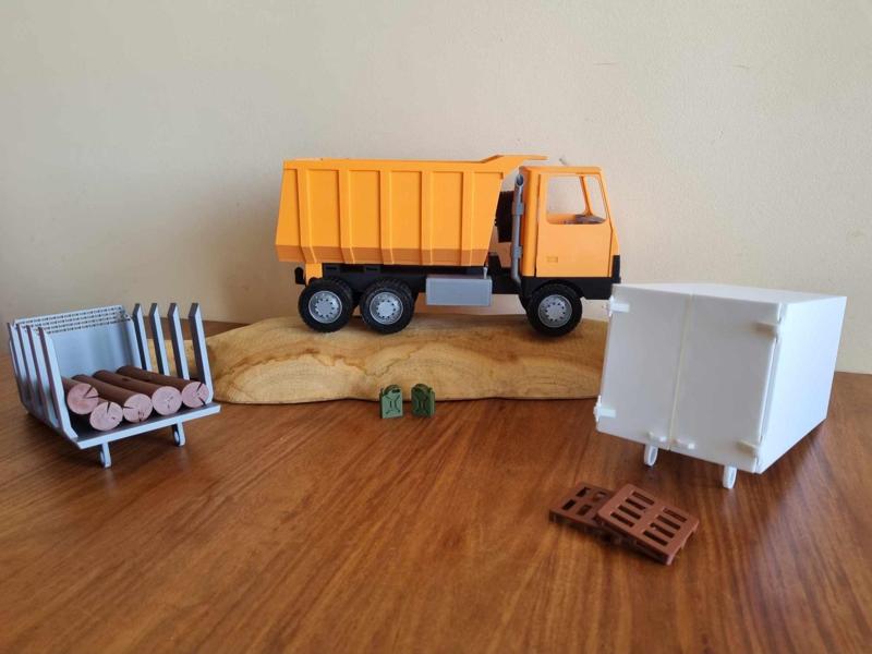 Modular truck inspired by TATRA 815
