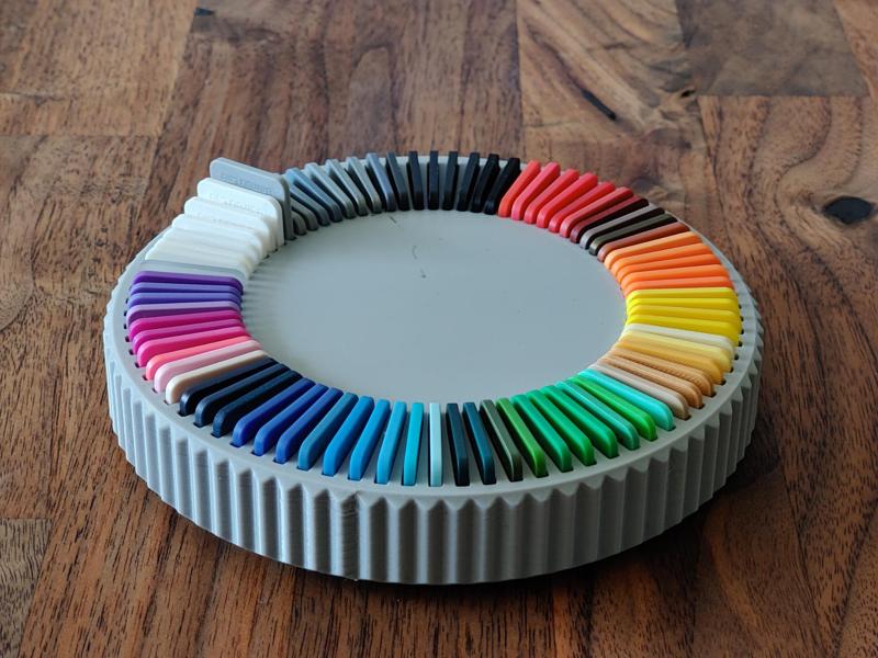 Spinning Filament Swatch Display with Bearing