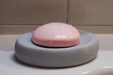 Reversible soap dish + toothbrush holder