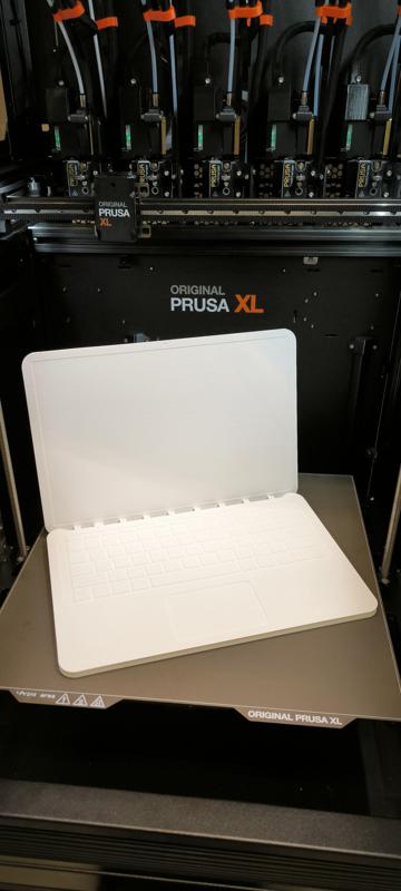 Laptop with working hinge - Props