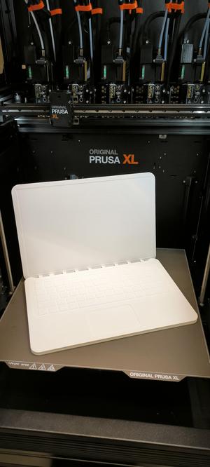 Laptop with working hinge - Props