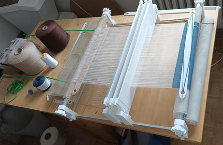 DF Loom: A Simple and Flexible Rigid Heddle Loom