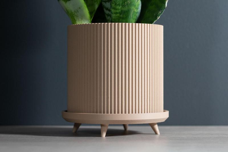 Planter with Legs - The Lloyd