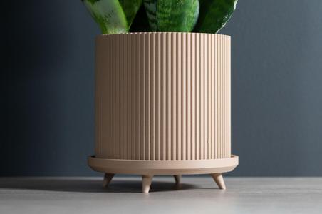 Planter with Legs - The Lloyd