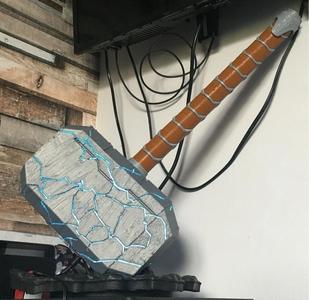 'Cracked Mjolnir', Thor Love and Thunder