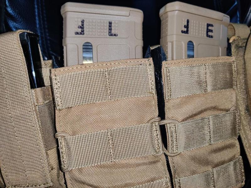 Mag Pouch Bungee Side Retention