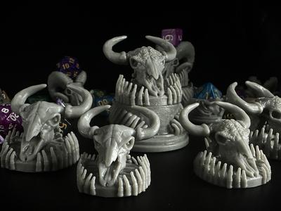 Horned Skull Dice Holder: Bison