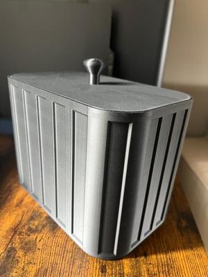 Desk trash bin