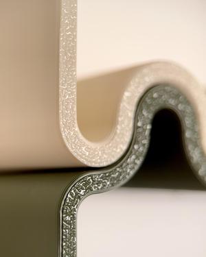 Cup shelf wave
