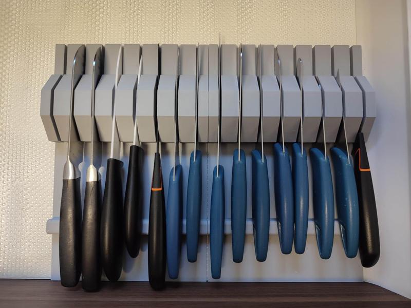 Knife organizer