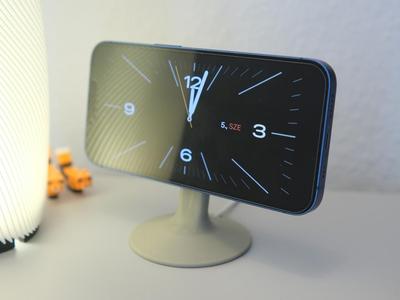 Minimalist MagSafe iPhone Stand