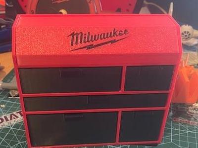 MILWAUKEE DESK TOLLBOX 