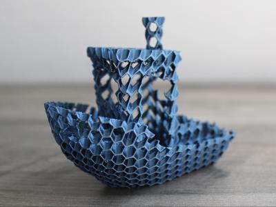 Honeycomb Benchy - Hexagonal Design