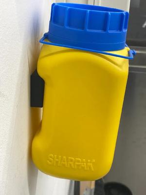 Wallmount for Sharpak blade disposal box   