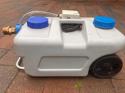 Caravan wastewater tank lid