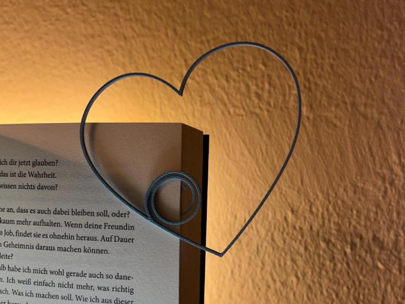 Clippin // Heart – For Romantics & Bookworms