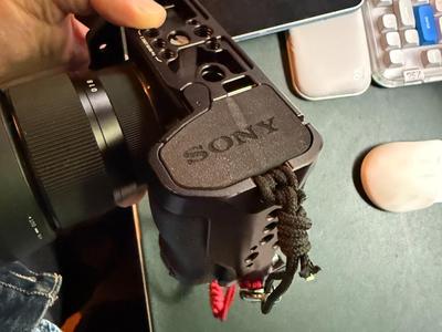 Smallrig 4336 Sony A6700 Airtag holder V4