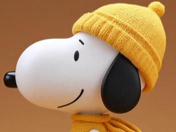 Snoopy with woolen hat - figure