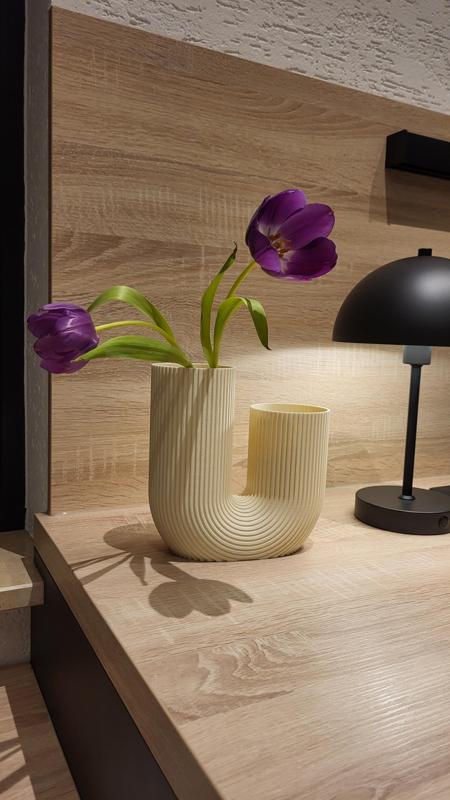 U vase