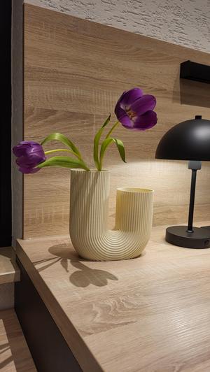 U vase