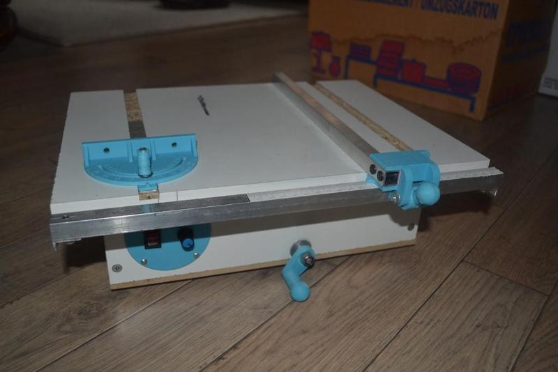 Mini table saw