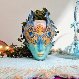 ELF QUEEN POT
