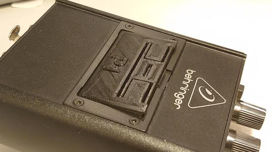 Behringer Powerplay P1 battery cover