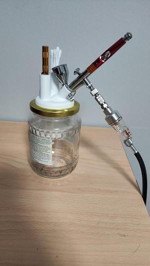 Airbrush clean holder