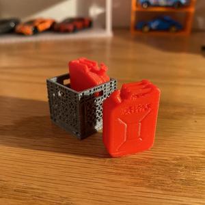 TRX4m jerrycans and transport crate
