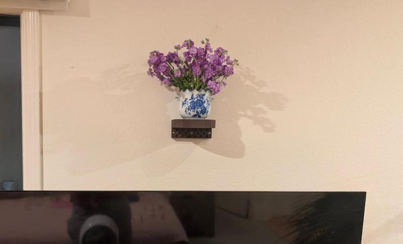 Pet/kid proof flower vase holder