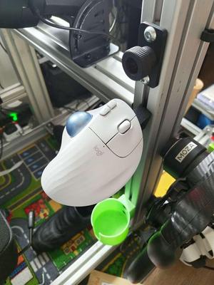 Aluminium profile mount for Logitech M575