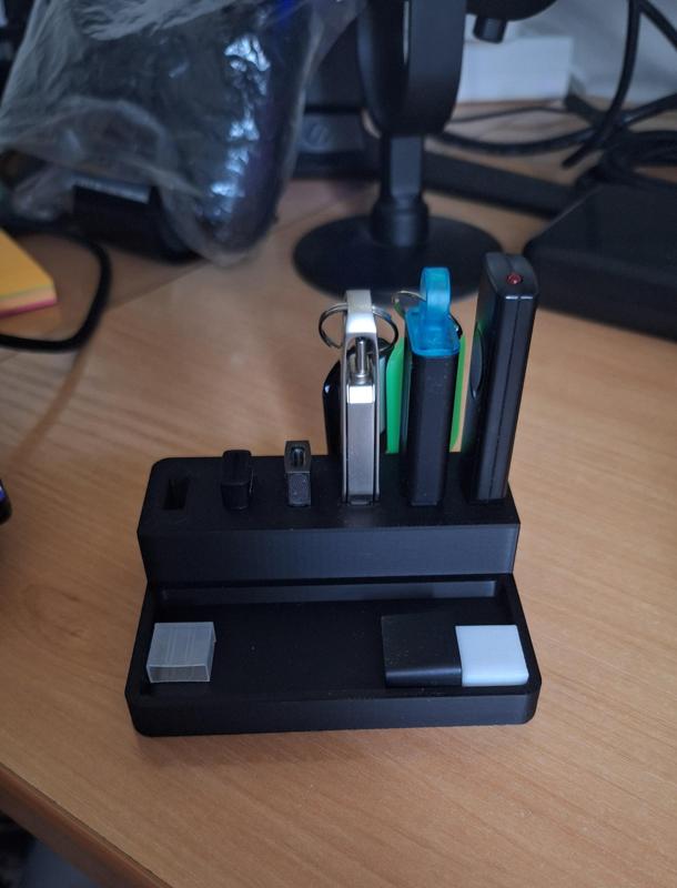 USB holder with tray