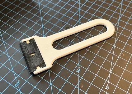 Small plastic bed scraper
