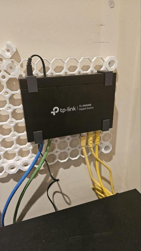 TPLink TL-SG608E Multiboard mount