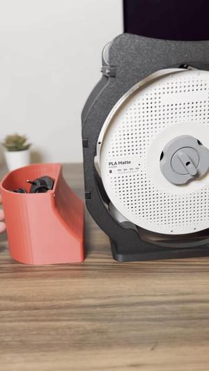 Magnetic storage box for LTS Respooler