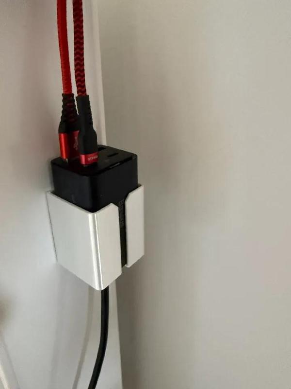 Baseus 65W charger holder./ Uchwyt ładowarki Baseus 65W.