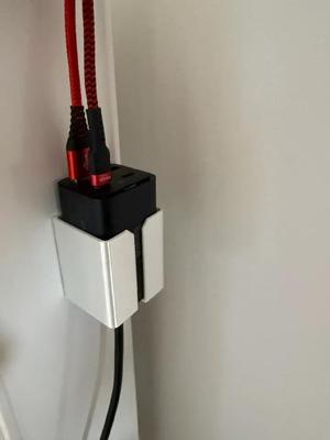 Baseus 65W charger holder./ Uchwyt ładowarki Baseus 65W.