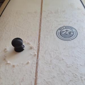 Surfboard wax remover/scraper