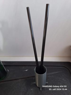 Odkapávač na brčka / Straw dripper