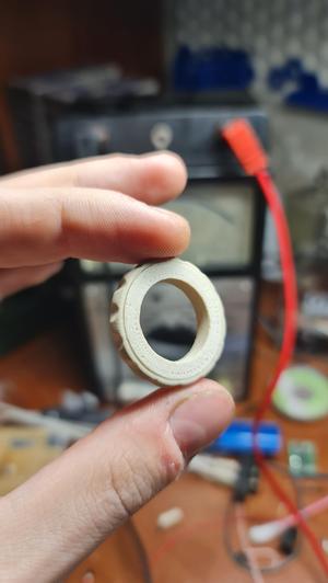 Fast ceramic fidget ring
