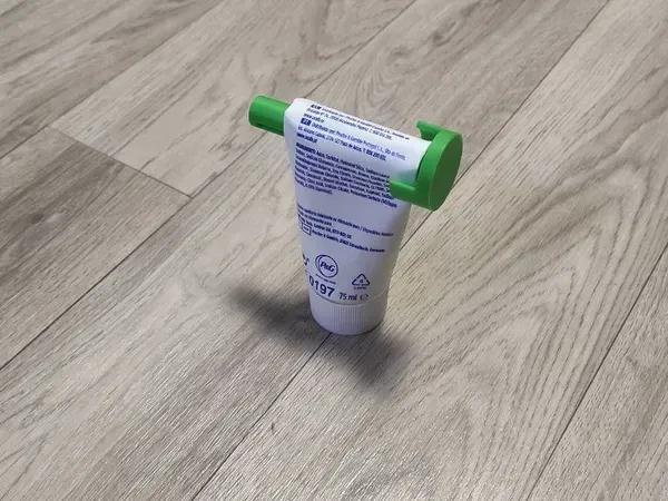 Toothpaste Squeezer